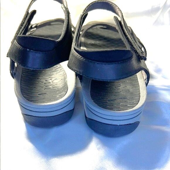 Yuu Devan Black Women's Sandals - Size 8 1/2 - Picture 8 of 8